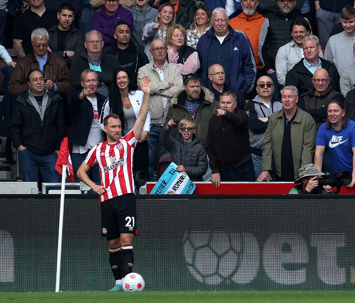 eriksen corner kick eriksen corner kick