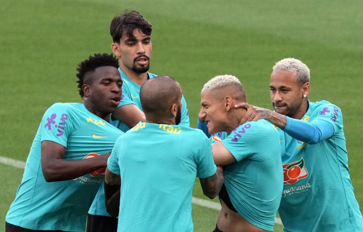vinicius richarlison brazil row