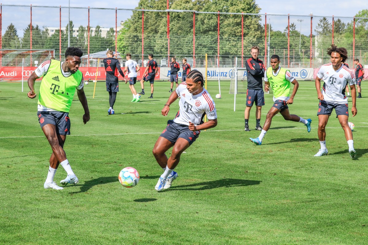 Gnabry Davies Bayern training