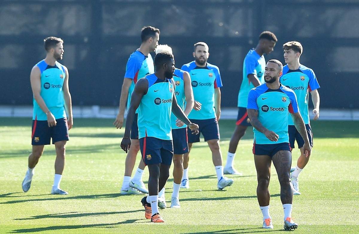 umtiti depay alba training