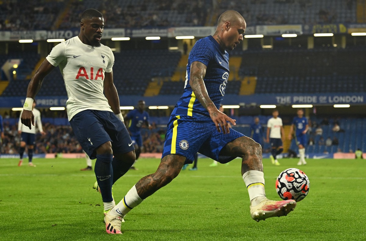 Aurier vs Kenedy