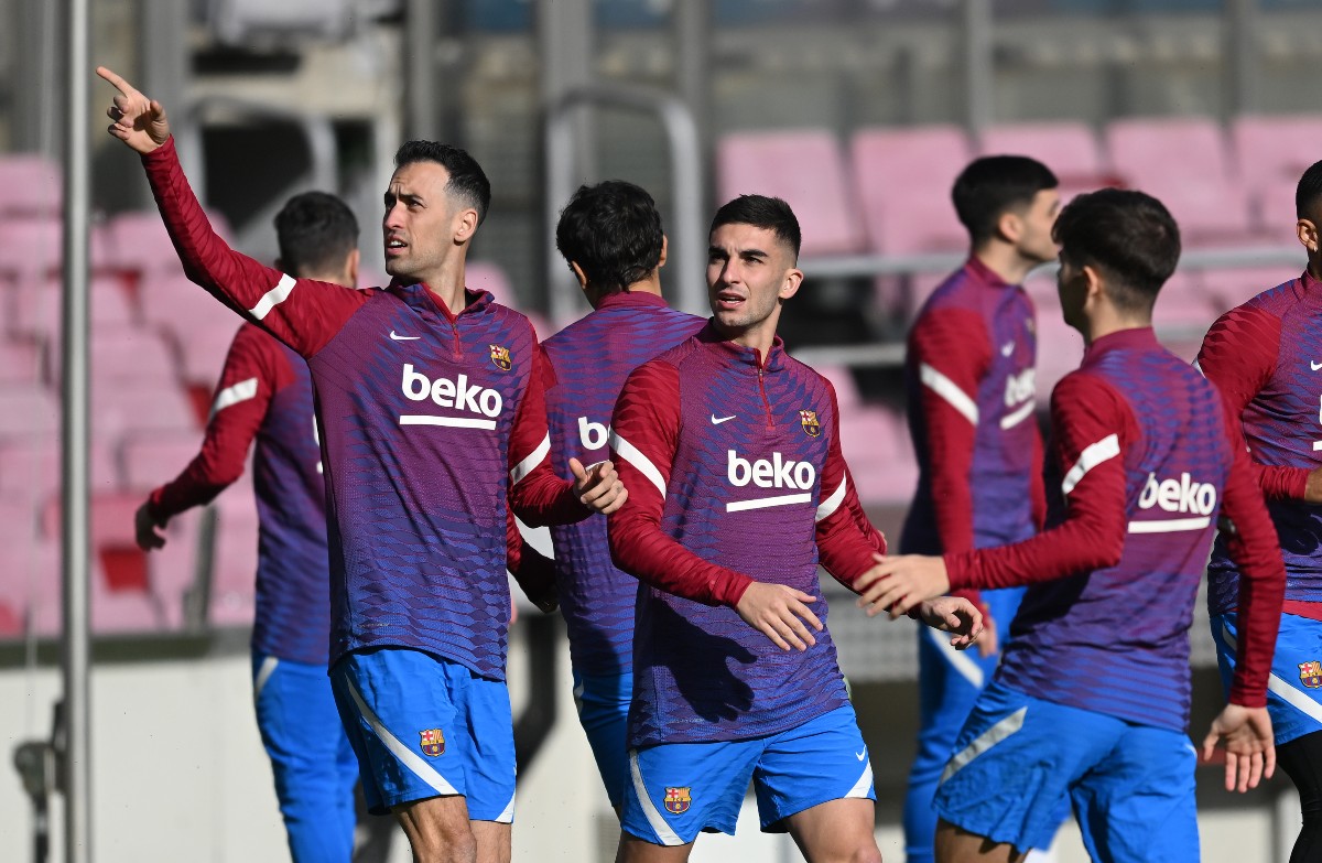 barca training busquets torres