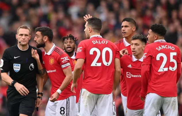 man united newcastle ref fernandes dalot sancho varane