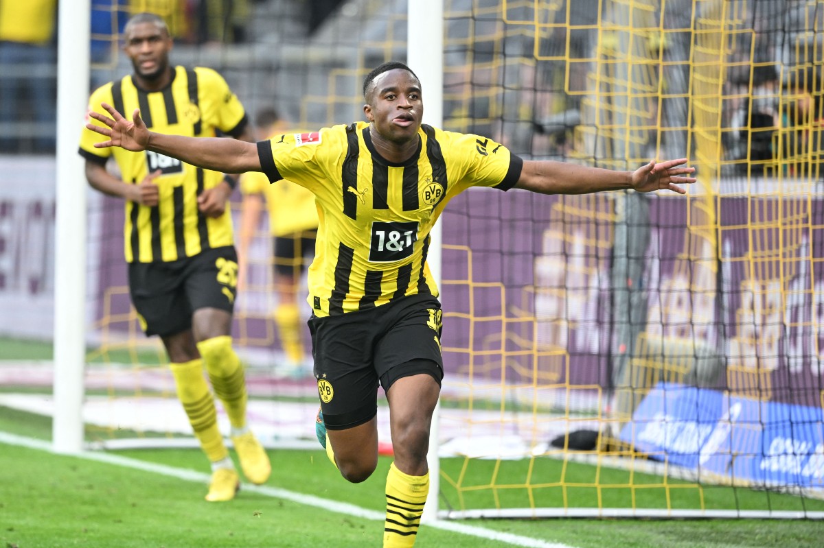 moukoko dortmund stuttgart moukoko dortmund stuttgart