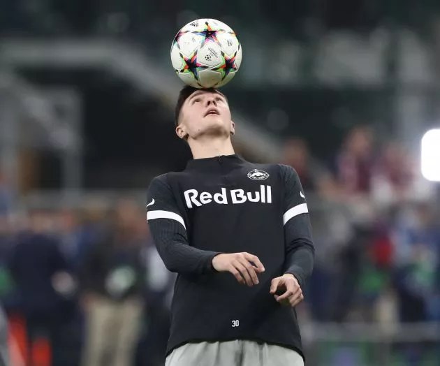 benjamin sesko ball on head