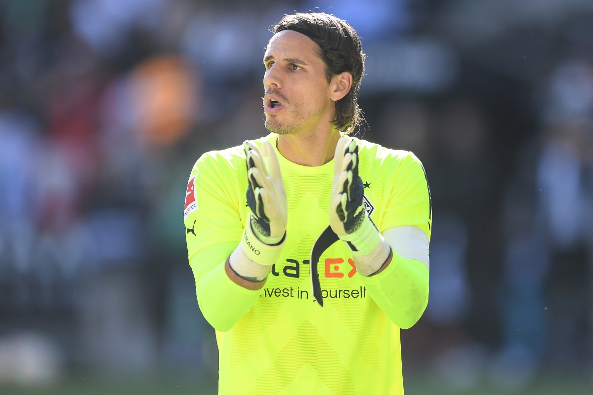 borussia monchengladbach goalkeeper yann sommer borussia monchengladbach goalkeeper yann sommer