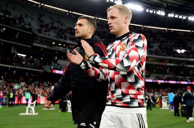 man utd dalot van de beek