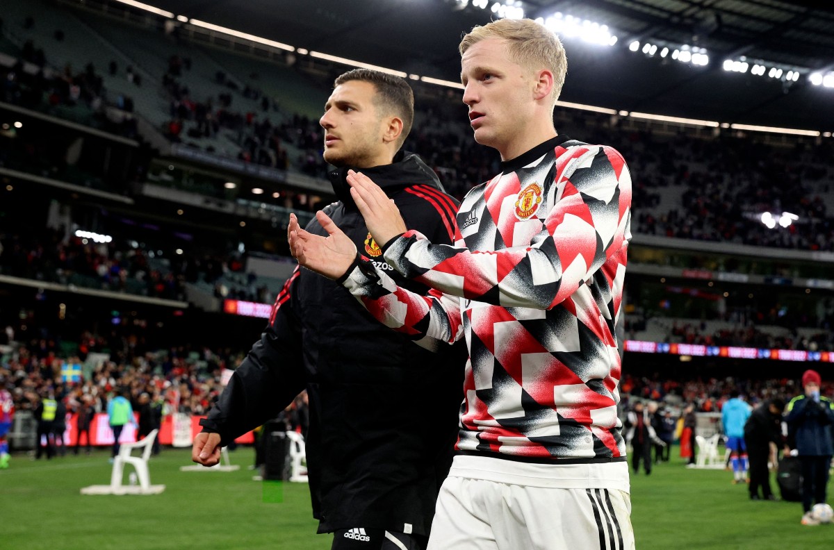 man utd dalot van de beek