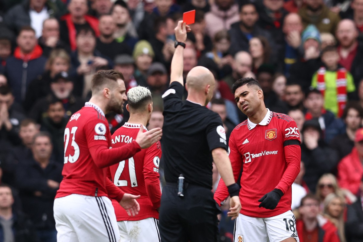 ref red card casemiro man united ref red card casemiro man united