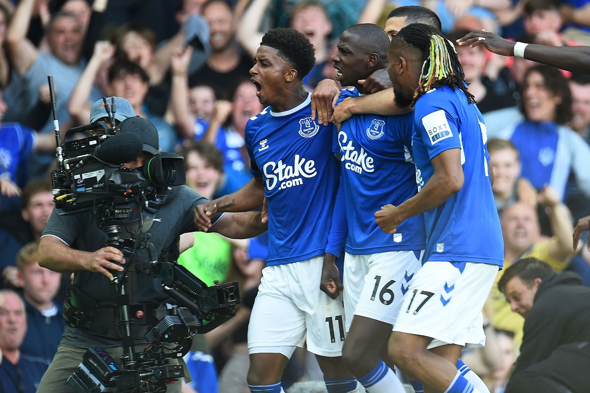 doucoure everton
