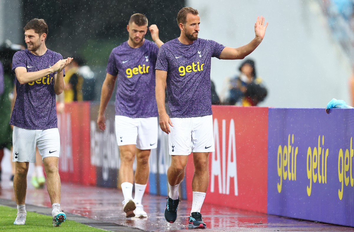 tottenham leicester friendly kane waving