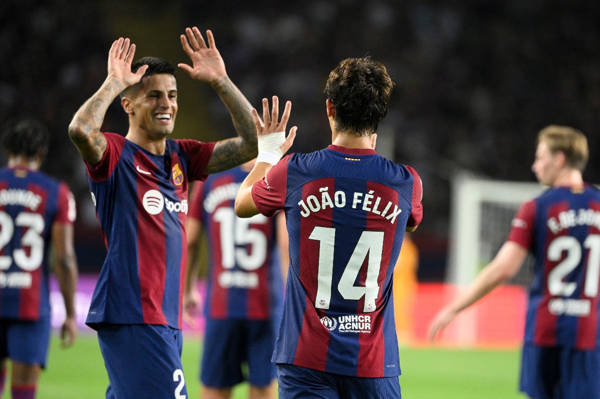 barcelona joao cancelo and joao felix