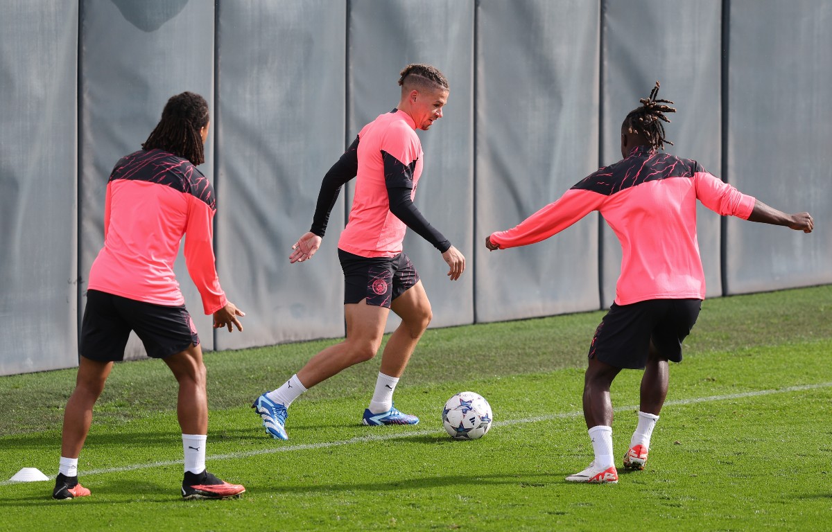 manchester city training kalvin phillips