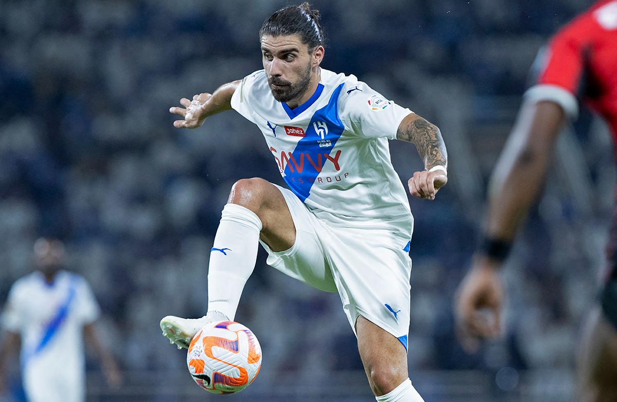 al hilal midfielder ruben neves