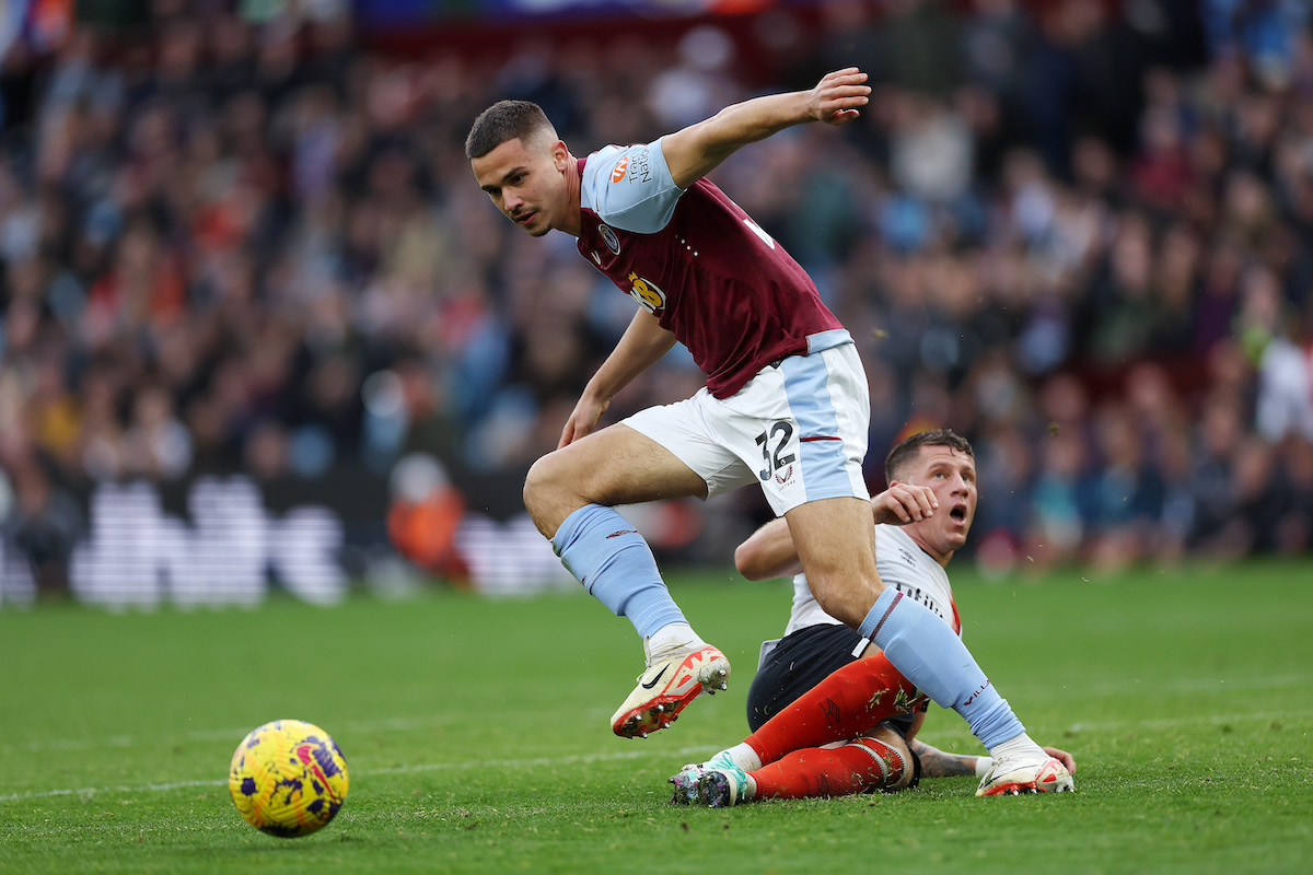 Leander Dendoncker of Aston Villa
