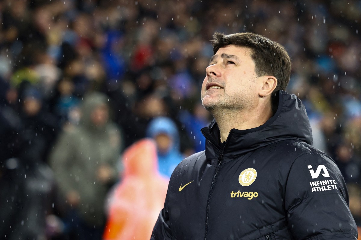 Mauricio Pochettino on the touchline for Chelsea.