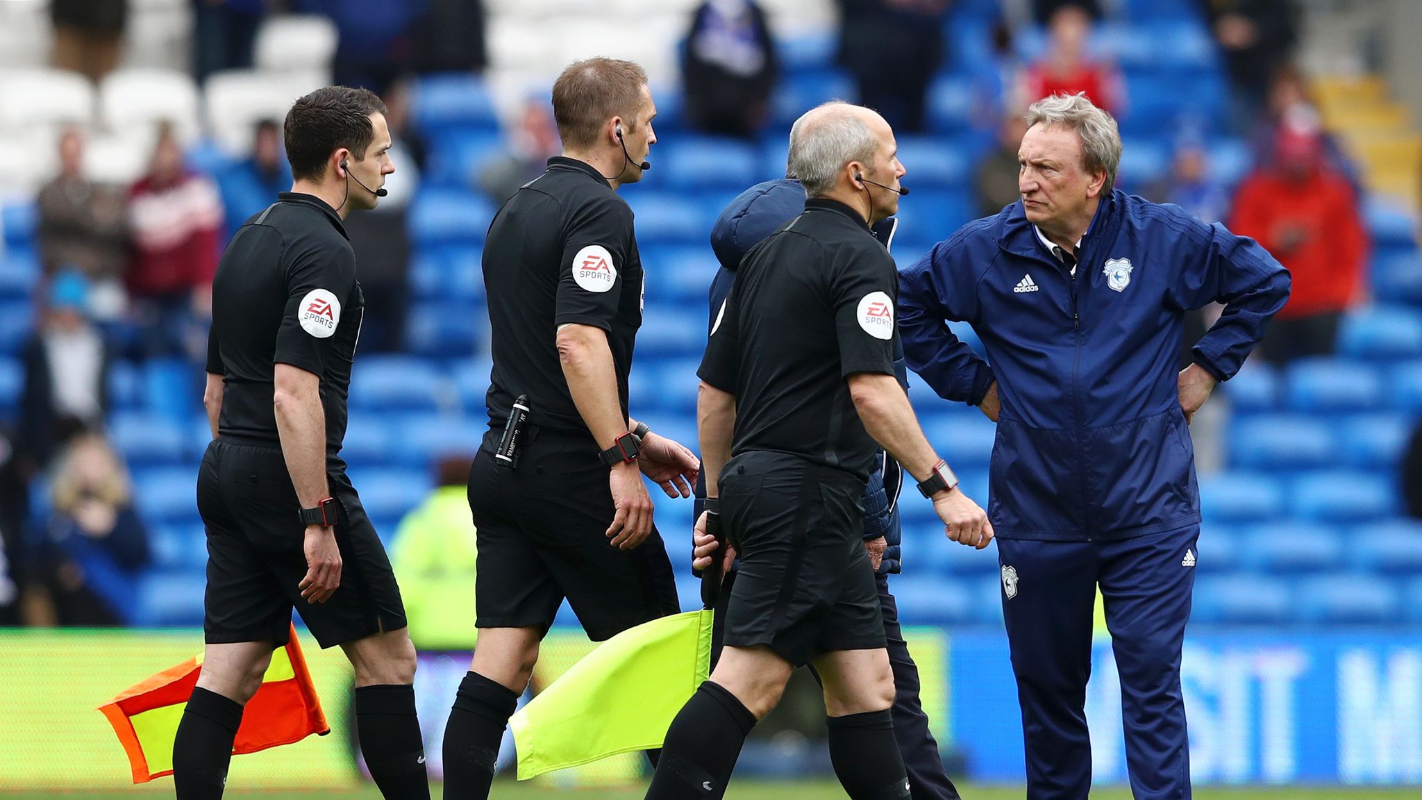 Neil Warnock's iconic stare down moment