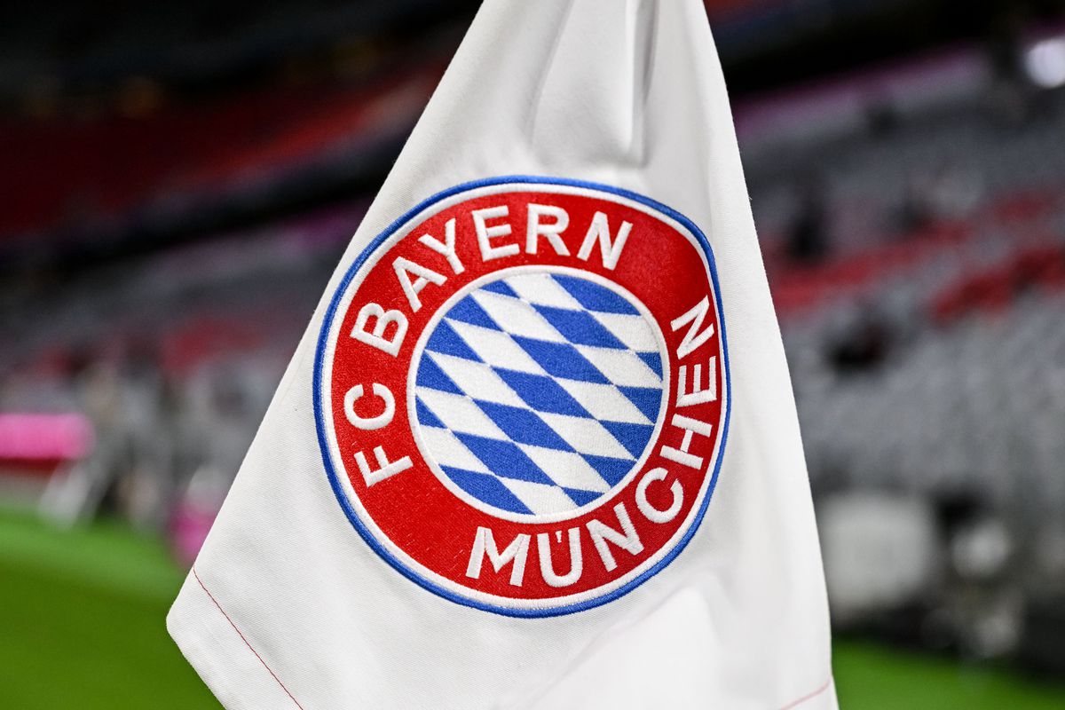A picture of a corner flag emblazoned with the Bayern Munich club logo