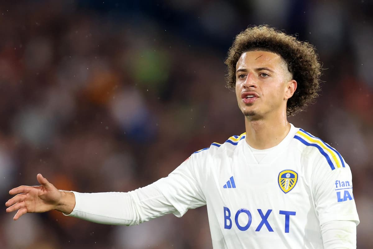 Leeds United Ethan Ampadu puts out his arm in Leeds colours