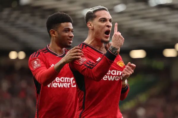Antony celebrating goal for Manchester United