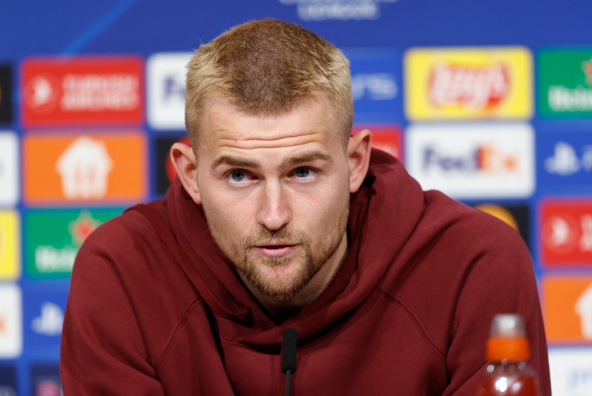 Bayern Munich defender Matthijs De Ligt shoots down Manchester United rumours.