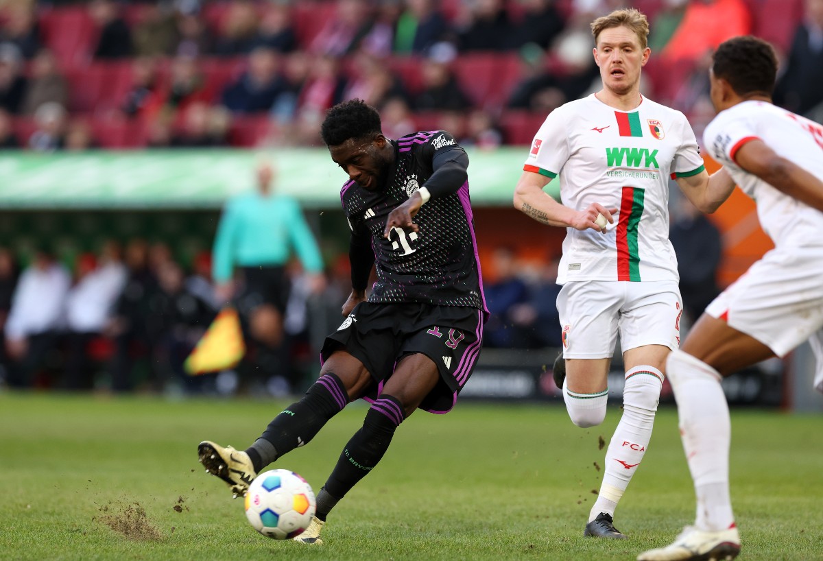 davies bayern vs augsburg 2024