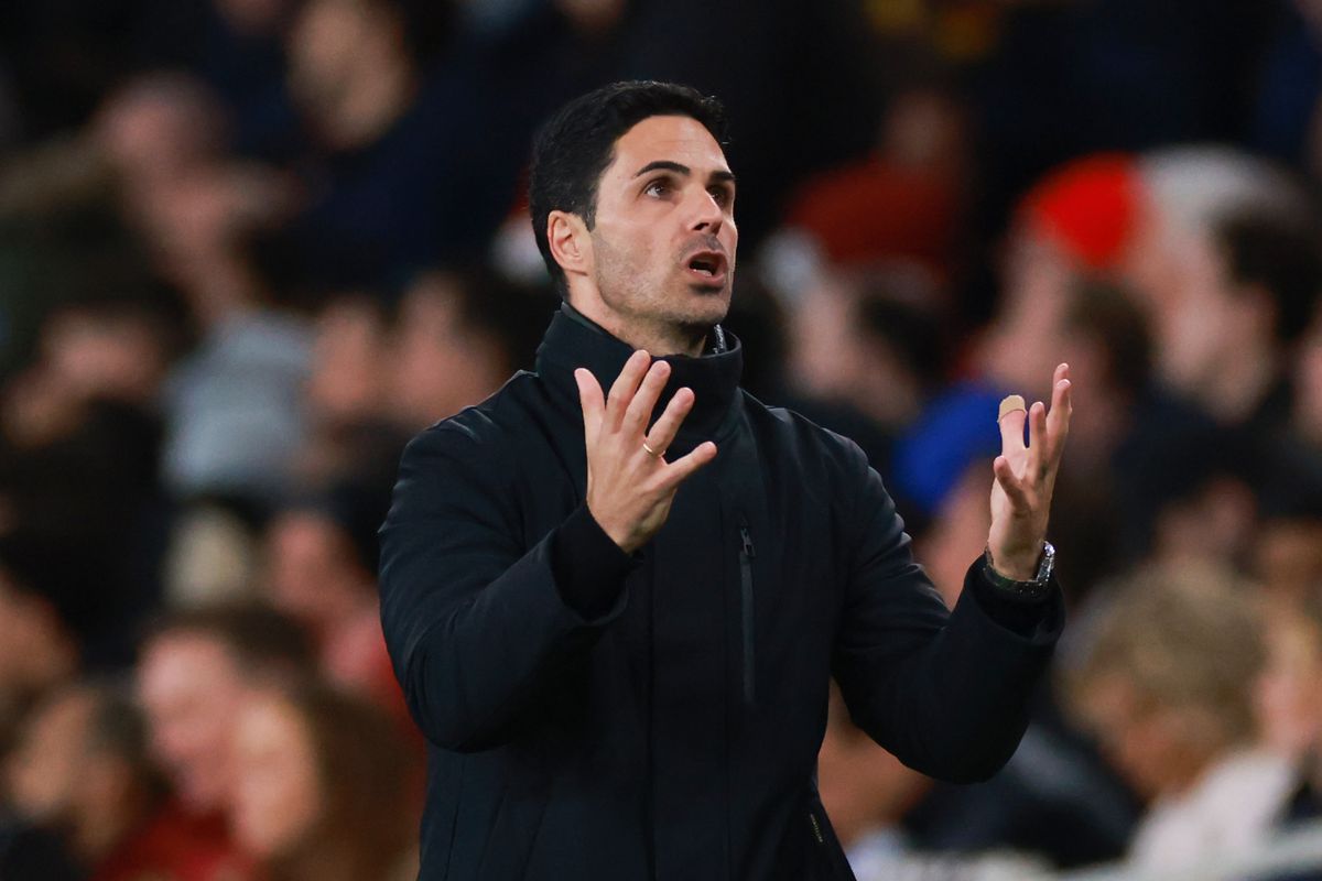 Arsenal Mikel Arteta on the touchline.