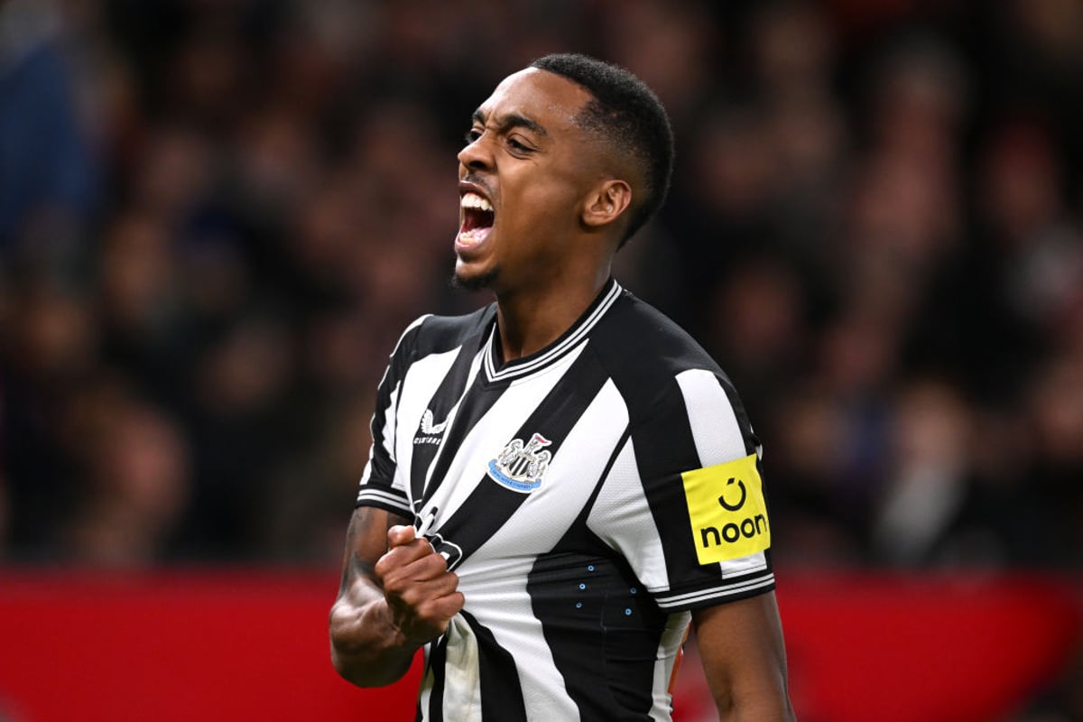 Joe Willock celebrates a goal.