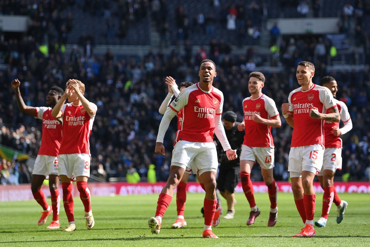 tottenham 2-3 arsenal celebration pic