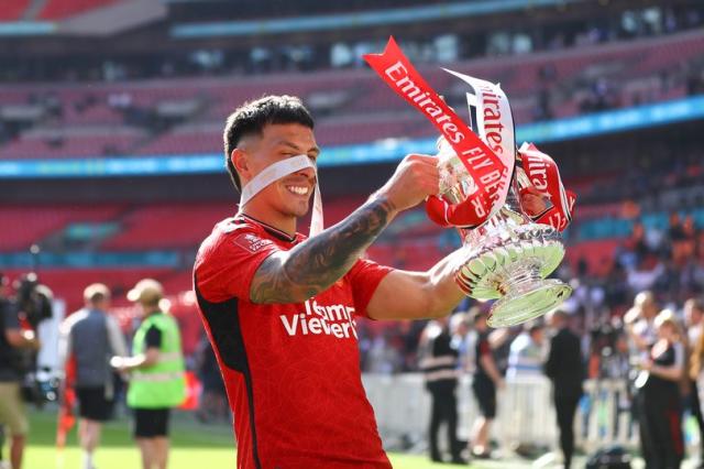 Lisandro Martinez celebrates FA Cup win.