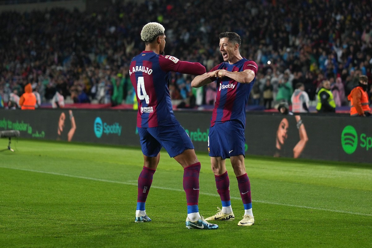 barcelona ronald araujo robert lewandowski