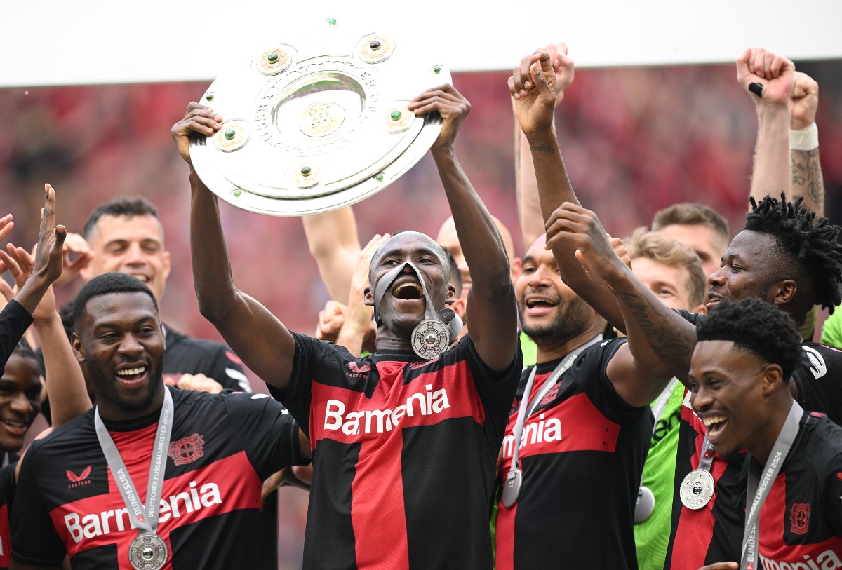 bayer leverkusen trophy celebration