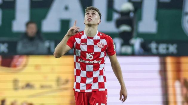 Brajan Gruda in action for Mainz.