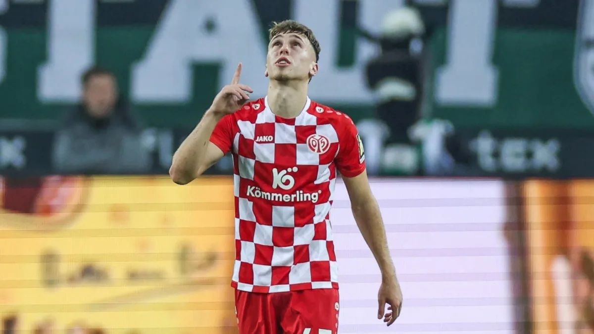 Brajan Gruda in action for Mainz.