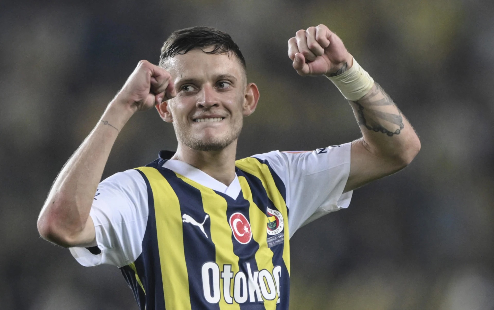 Sebastian Szymanski in action for Fenerbahce.