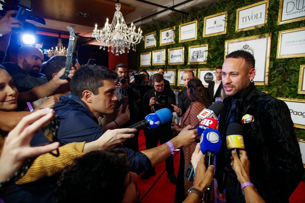 neymar at charity event