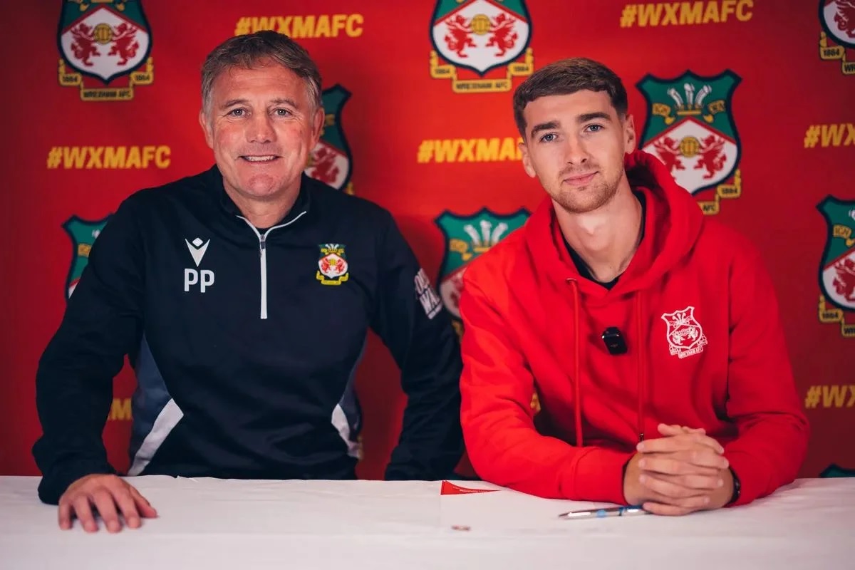 Wrexham Leicester City Lewis Brunt