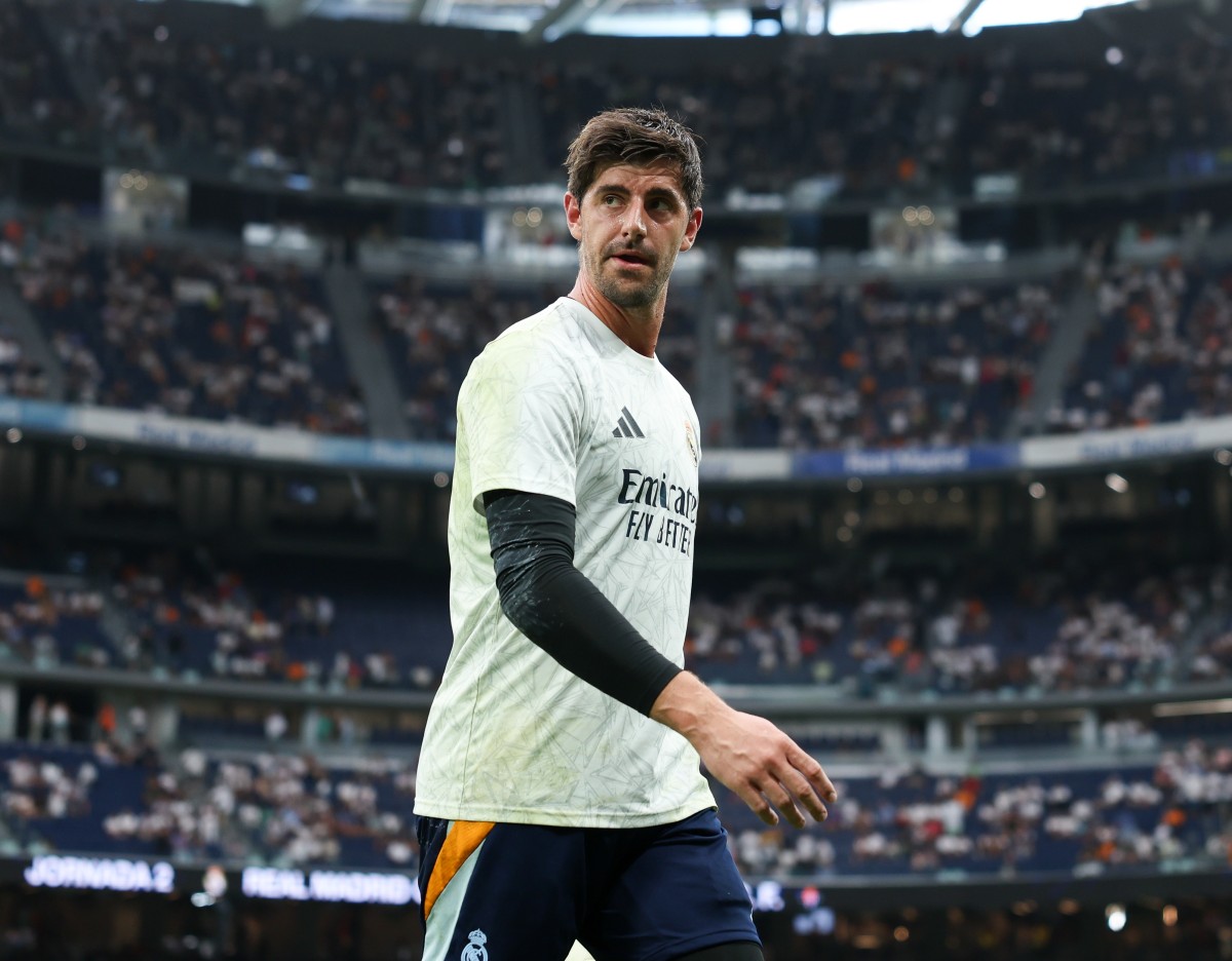 Thibaut Courtois in pre-match warmup with Real Madrid Thibaut Courtois in pre-match warmup with Real Madrid