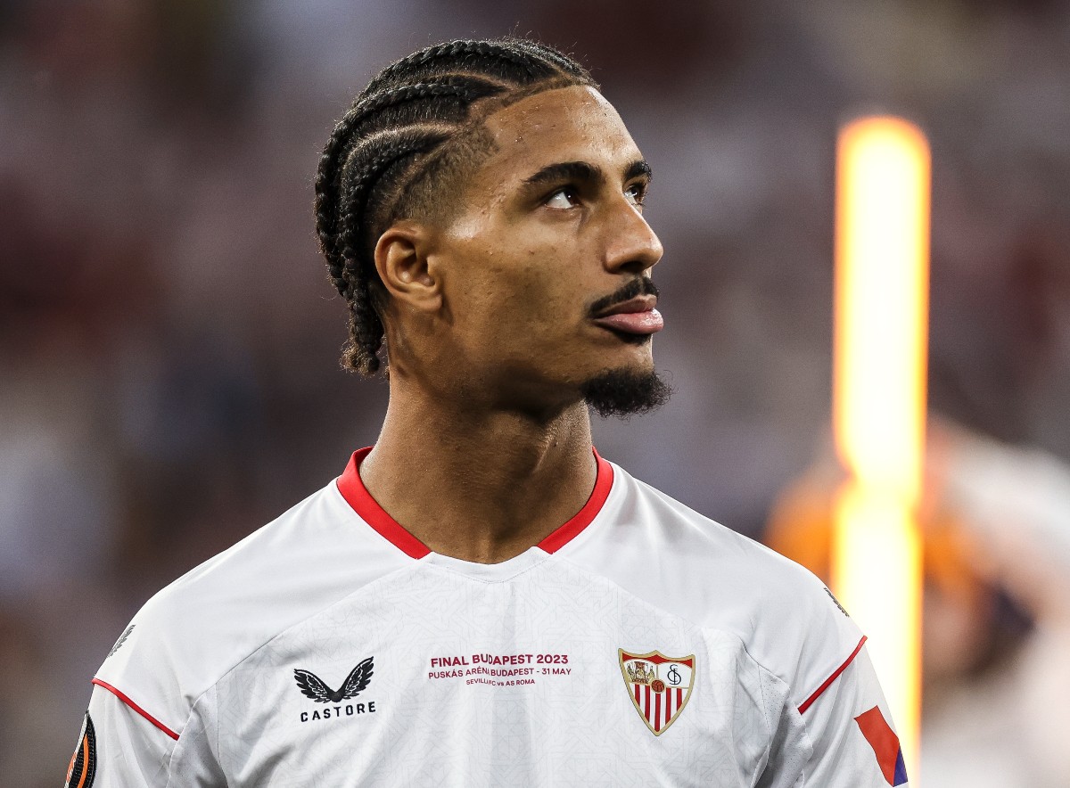 Loic Bade in action for Sevilla