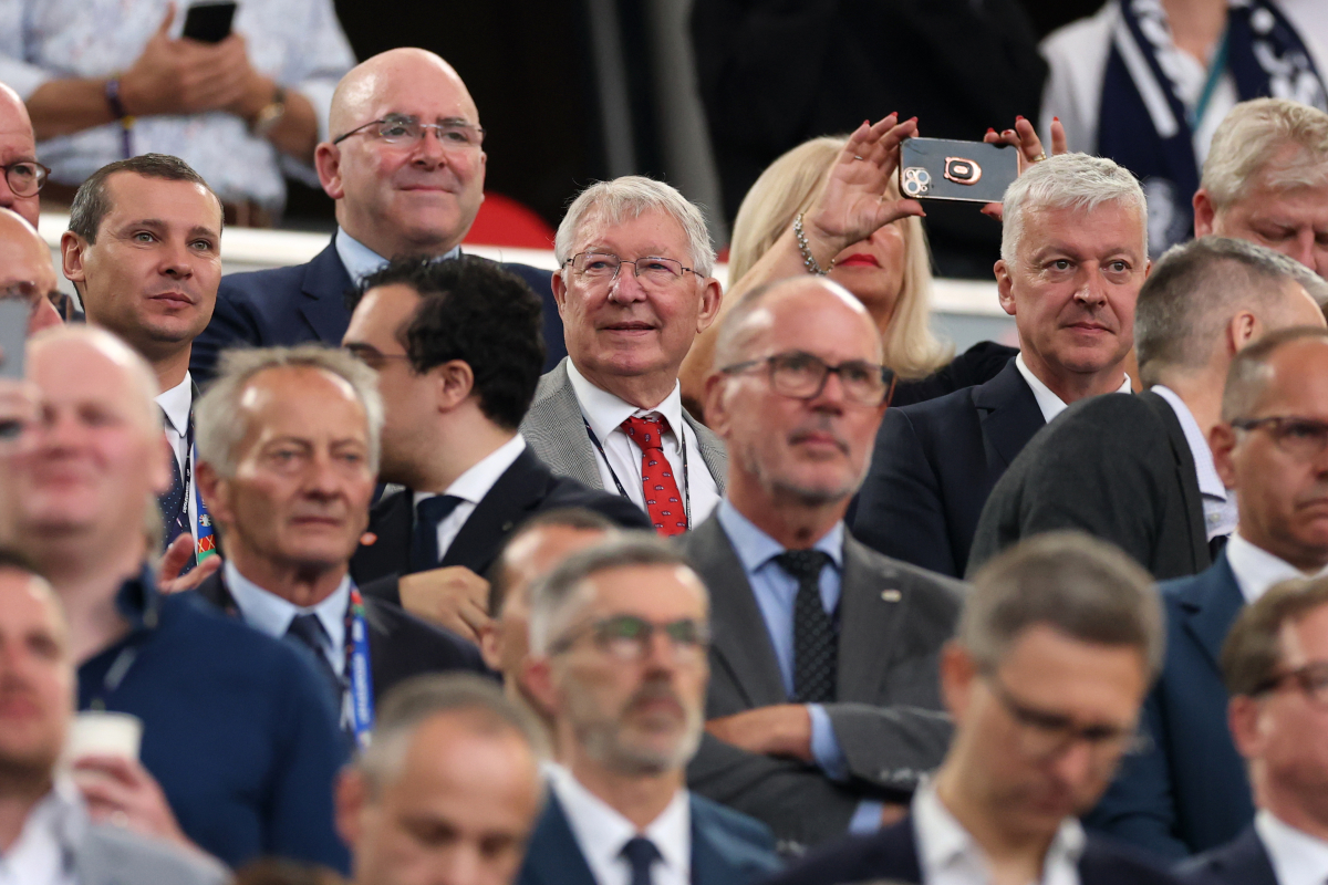 Paul Pogba has commented on the Sir Alex Ferguson controversy 