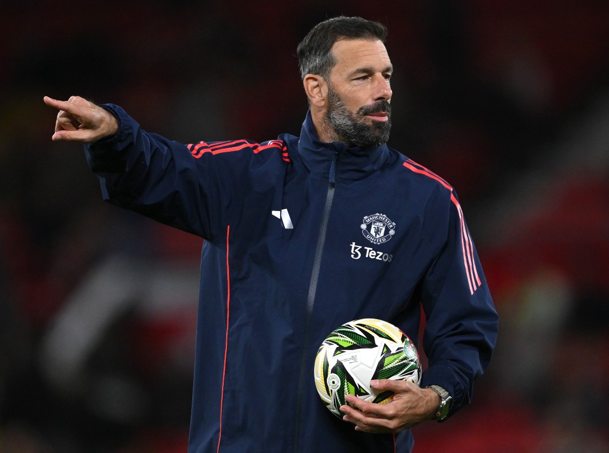 Ruud van Nistelrooy could manage Manchester United.