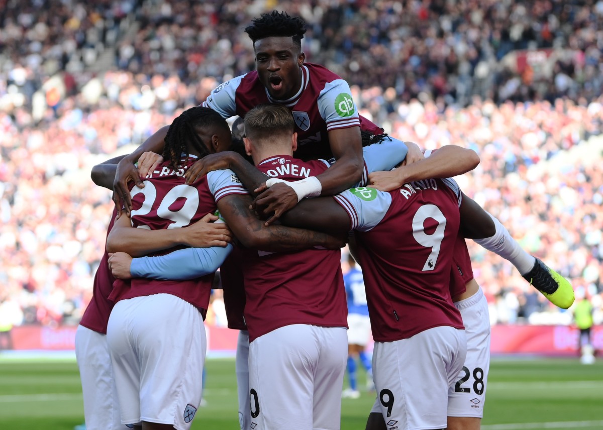 West Ham players celebrate West Ham players celebrate