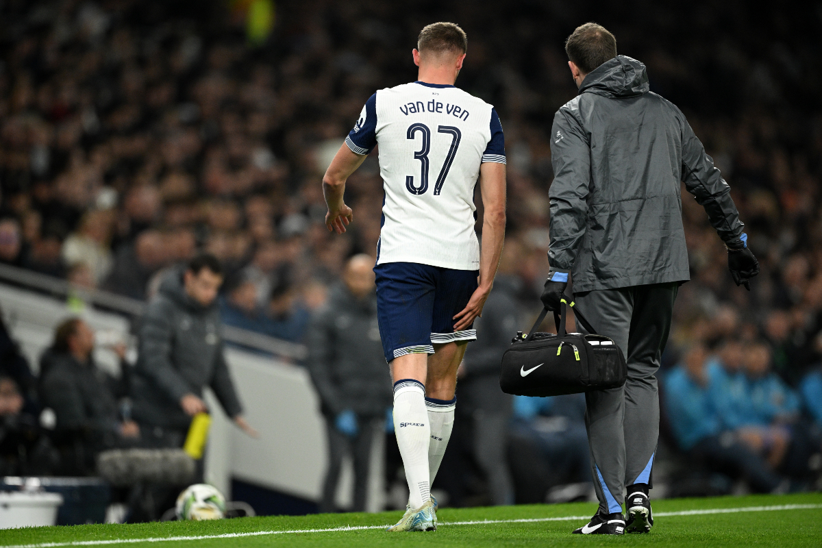 Micky Van de Ven walks off with an injury