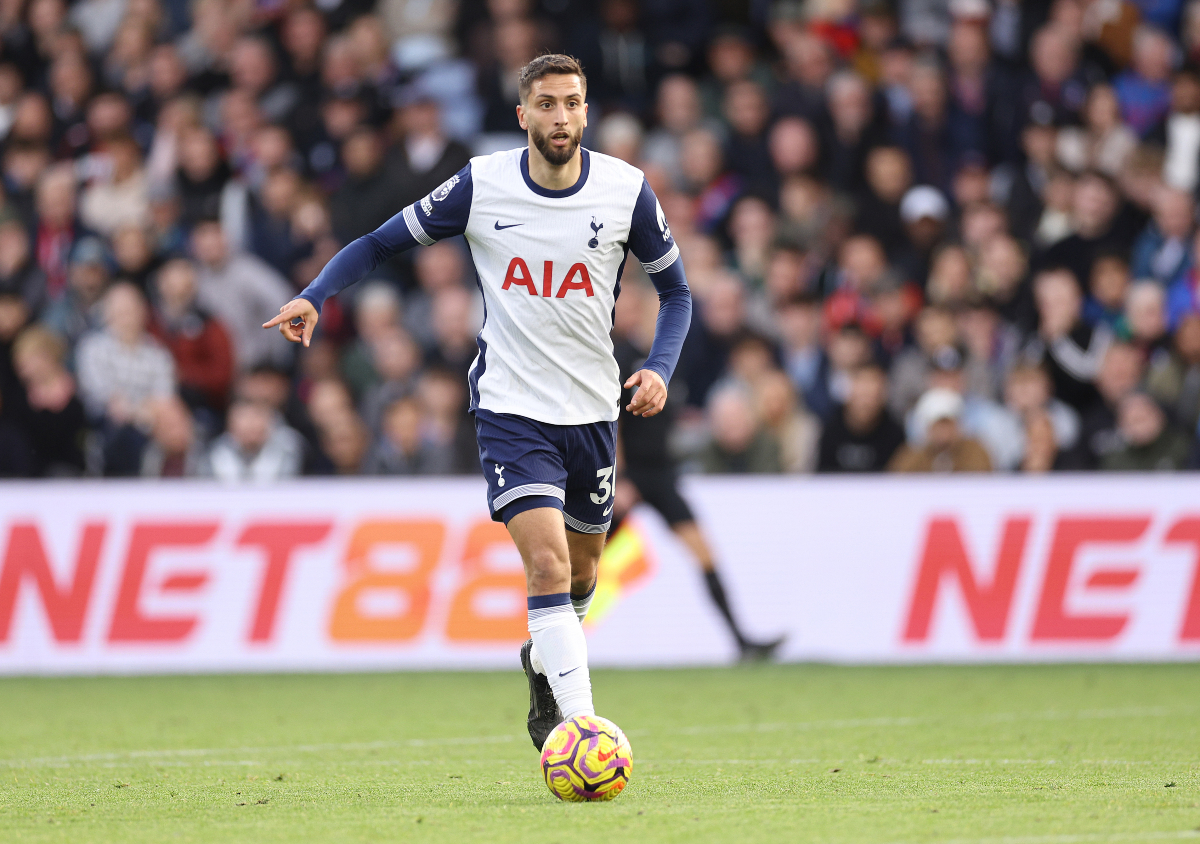 Rodrigo Bentancur runs with the ball