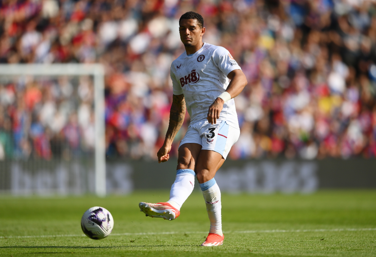 Diego Carlos in action
