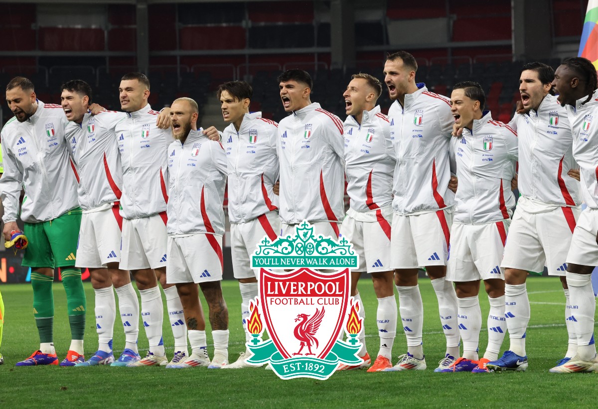 Italy players lining up