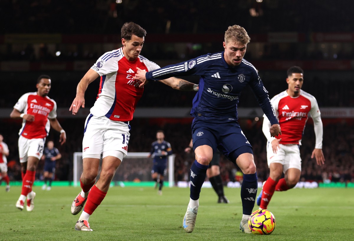 Jakub Kiwior in action for Arsenal against Man United