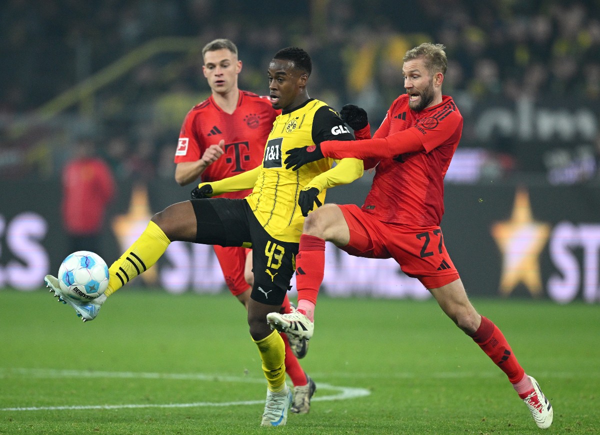 Jamie Gittens in action for Borussia Dortmund
