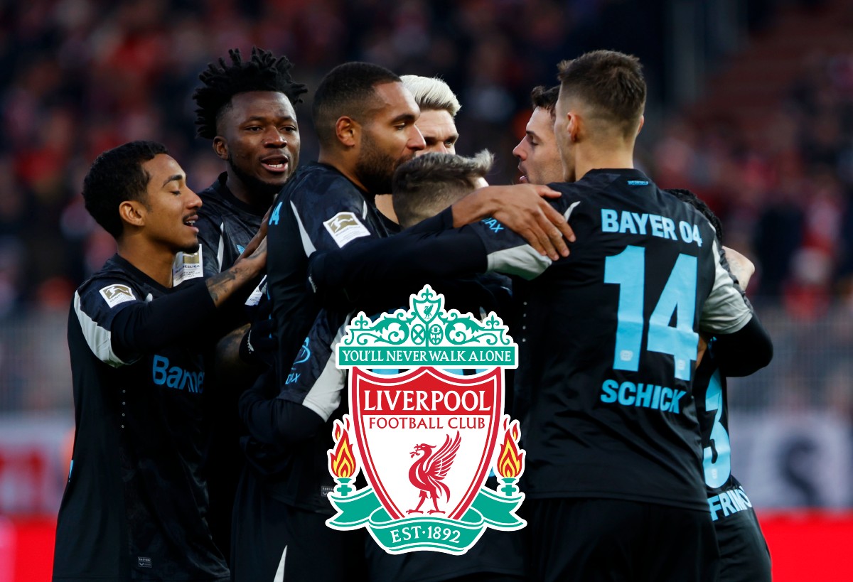 Jeremie Frimpong with his Bayer Leverkusen teammates