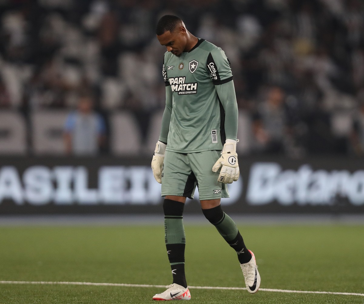 John Victor in action for Botafogo